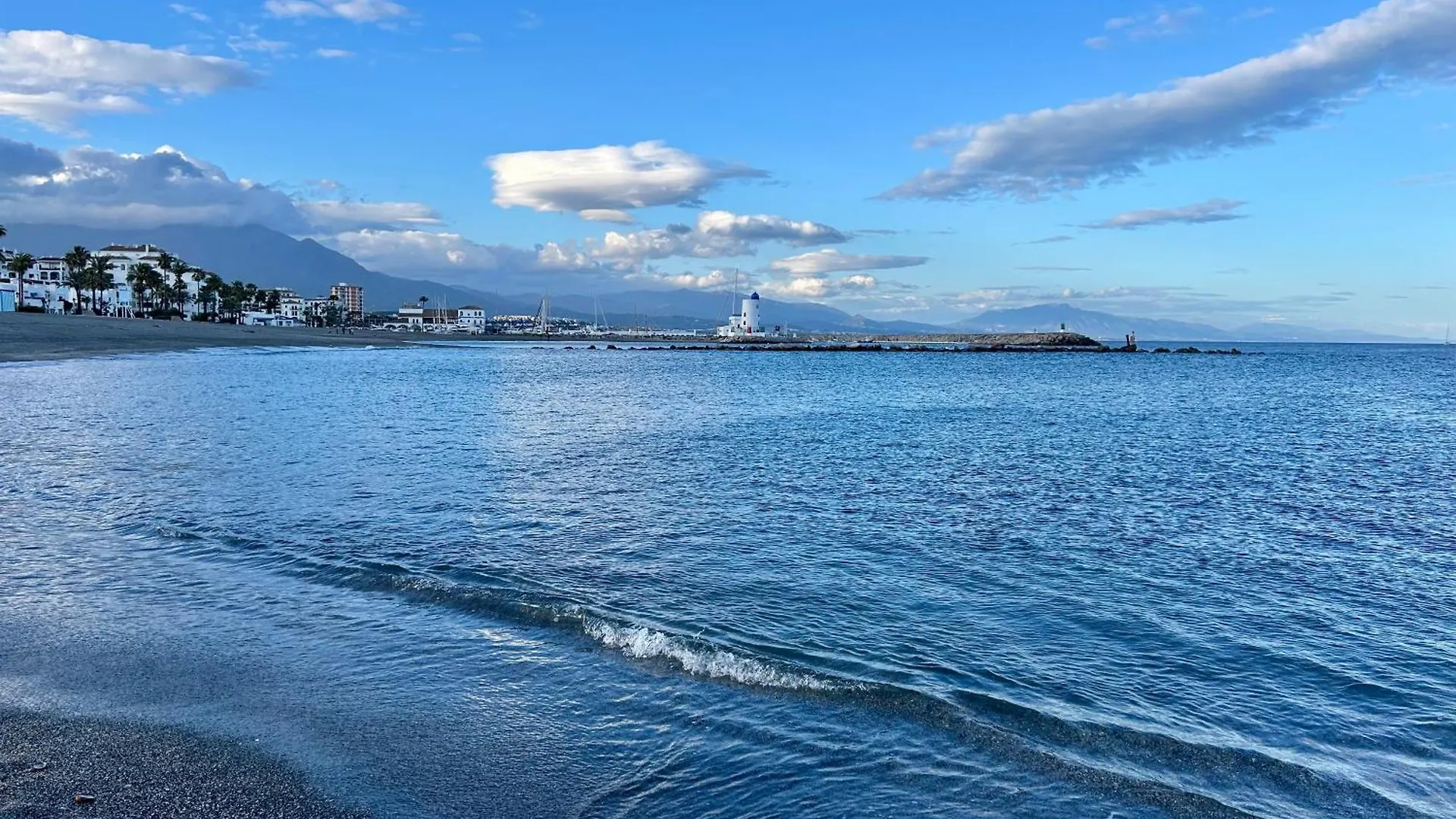 La Duquesa Port & Beach Retreat 106 マニルバ アパート