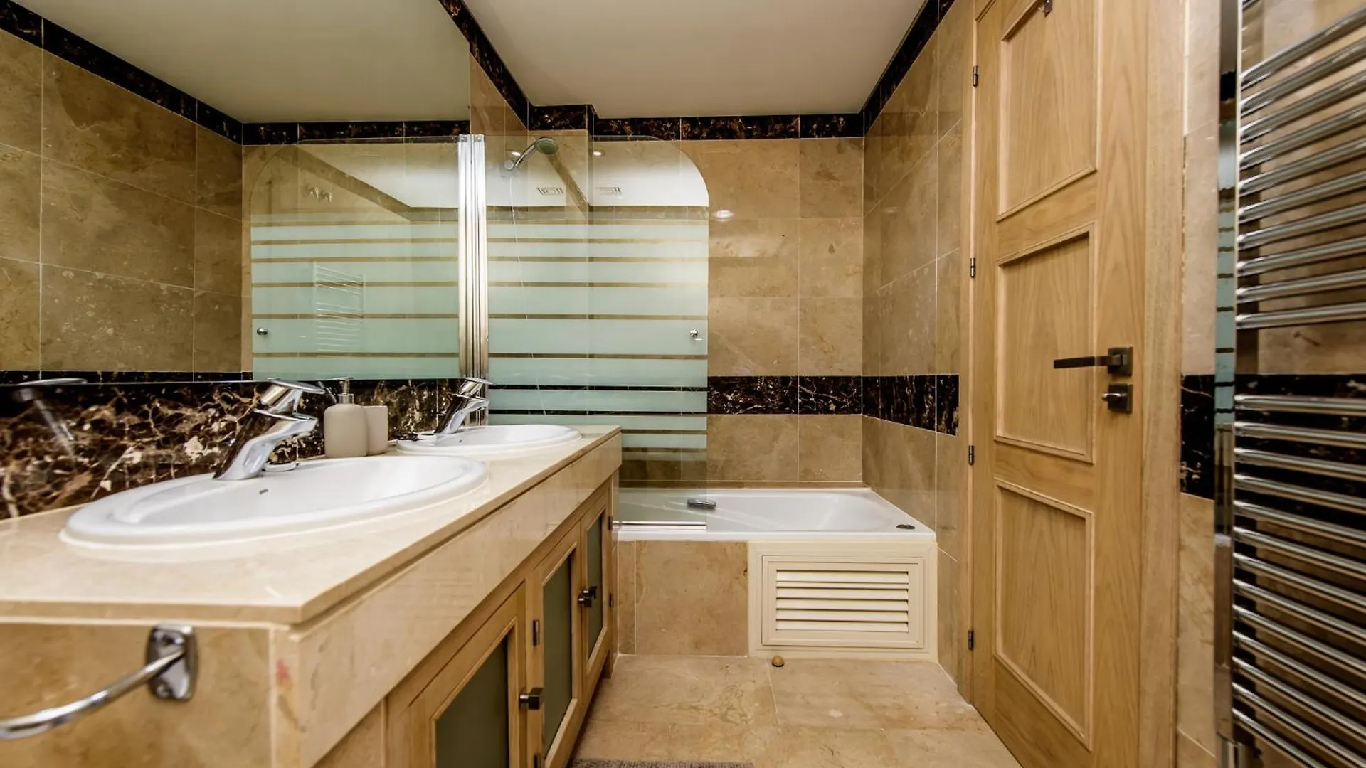 Appartamento La Duquesa Port & Beach Retreat 106 Manilva Spagna